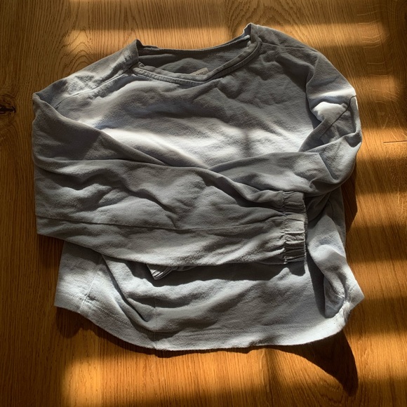 Selling a designed cropped baby blue sweater!! Brand: Zara Size: 11-12 152cm. :) - Picture 1 of 2